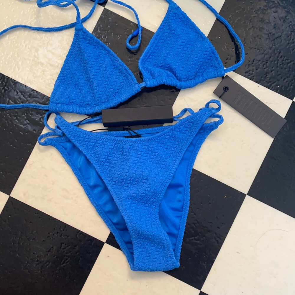 TRIANGL Arias Azure set